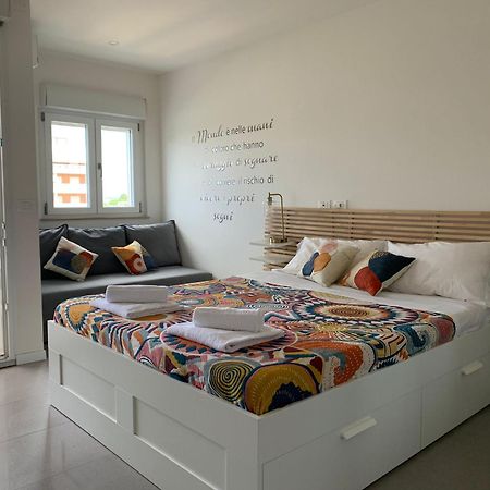 Ferienwohnung Monolocale Con Terrazza E Cucina Lignano Sabbiadoro Exterior foto